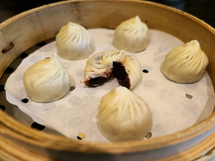 Red Bean & Mochi XLB　$8.25 （アズキの小籠包）