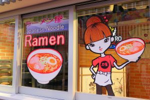 ラスベガスのホテル街のど真ん中にあるラーメン店「RAMEN-YA」