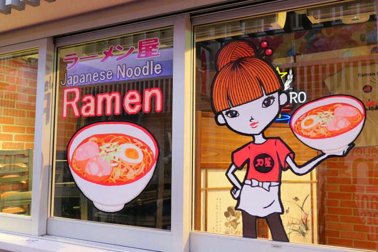 ラスベガスのホテル街のど真ん中にあるラーメン店「RAMEN-YA」