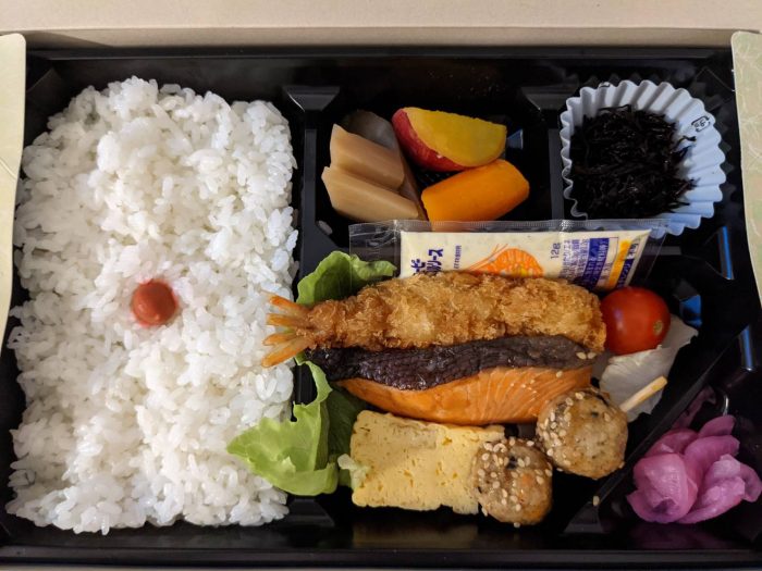 ３日間の隔離中に出された弁当。