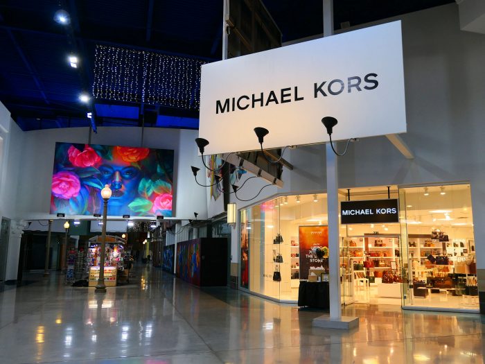 Michael Kors： ブラックフライデーセールを21日の日曜日から開始するとのこと。ただし木曜日は祝日のため休業。