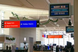 今日から「ハリー・リード国際空港」に名称変更されたラスベガスの空港の第３ターミナル出発ロビー。