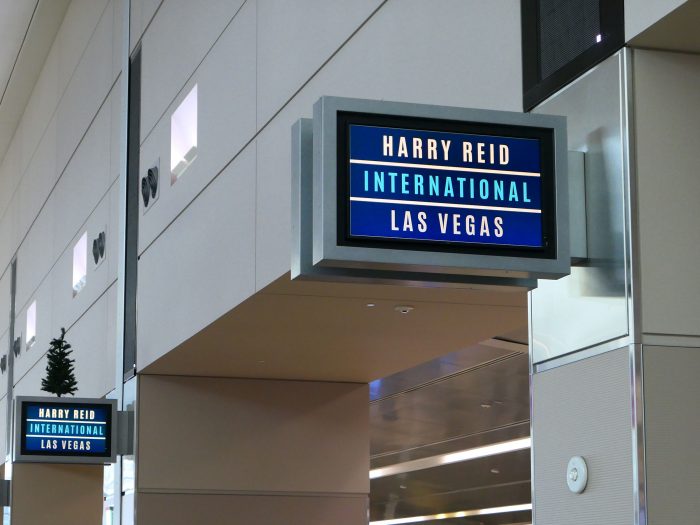 第３ターミナルのディスプレイ・モニターは早くも HARRY REID に切り替わっていた。