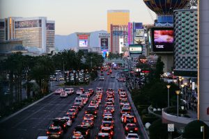 ストリップ大通り。この付近は片側７車線。