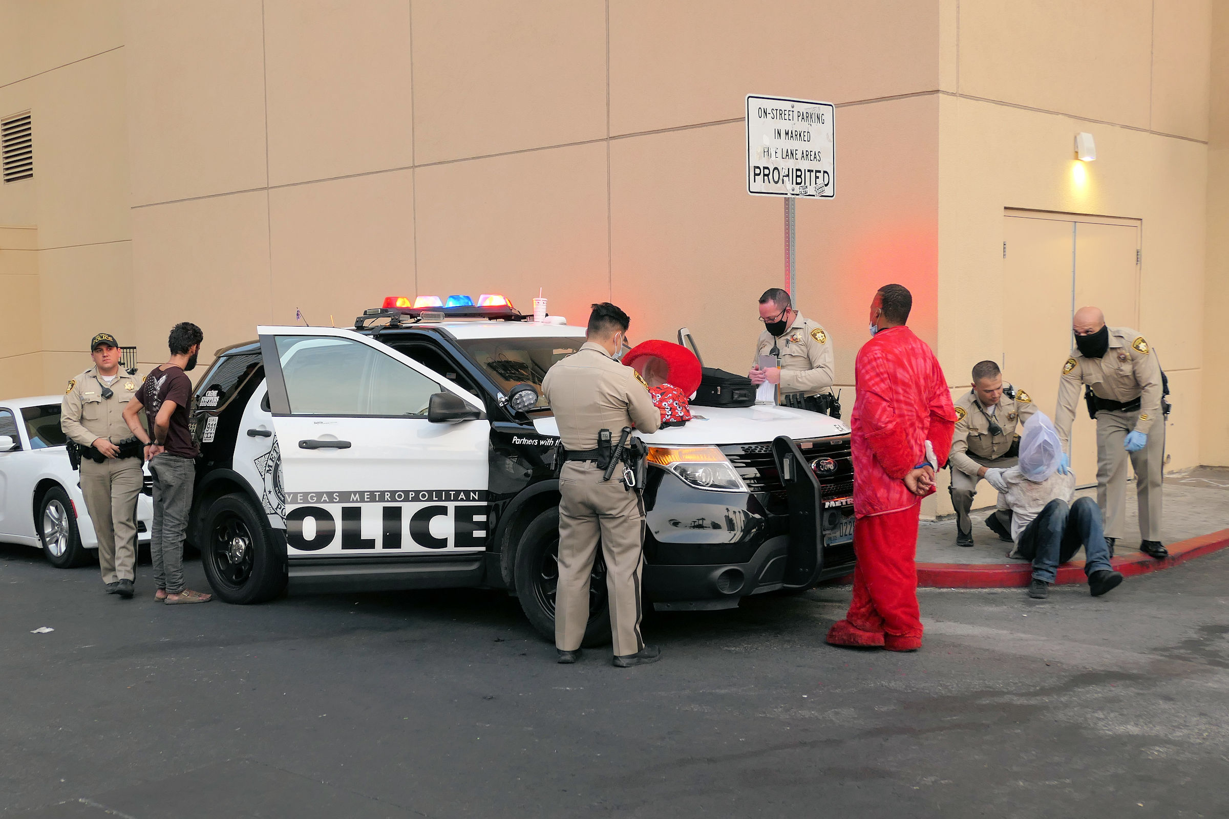 ☆。未使用「アメリカ.ラスベガス市警察ワッペン…台紙付き」 71