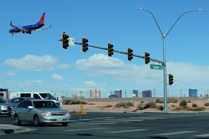 McCarran の標識を取り壊したまではよいが、そのまま更地になっているだけで新名称が設置される気配はない。