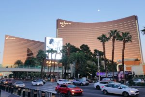 今回のホテル格付け調査で、最低宿泊料金が一番高かった Wynn とその別館の Encore。