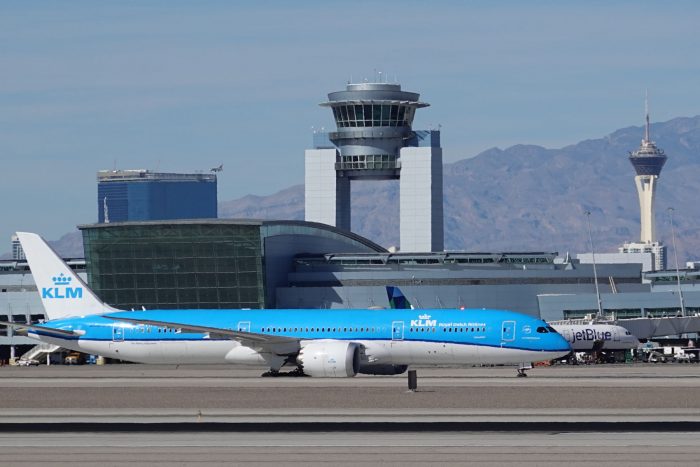 ラスベガス国際空港にアムステルダムから到着した KLM の 635便。数少ない長距離国際線のフライト。（筆者撮影）