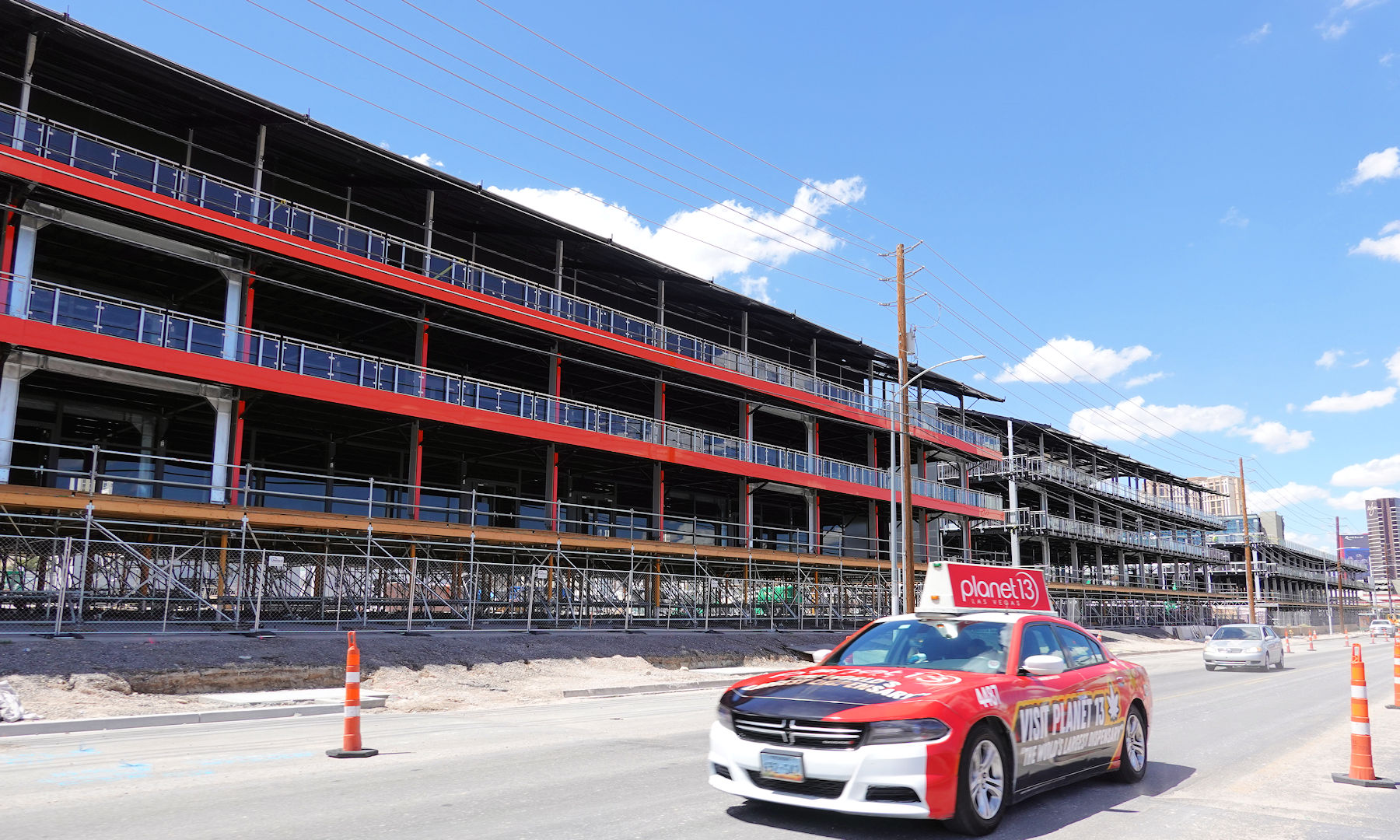 繁華街で夜間に開催されるベガスのF1レース、交通規制に注意