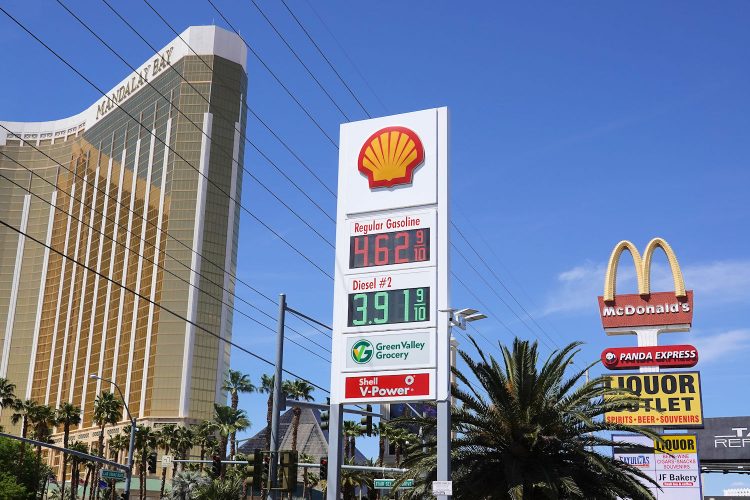 レギュラー・ガソリン1ガロン(3.785リットル)4.629ドル。円換算すると1リットル約190円。(2024年4月23日)