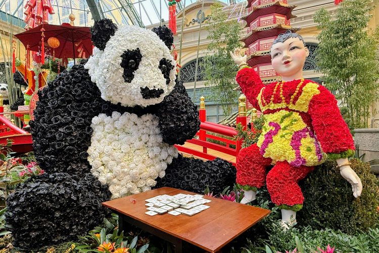 ラスベガスの高級カジノホテルに飾られた旧正月「春節」を祝う装飾。