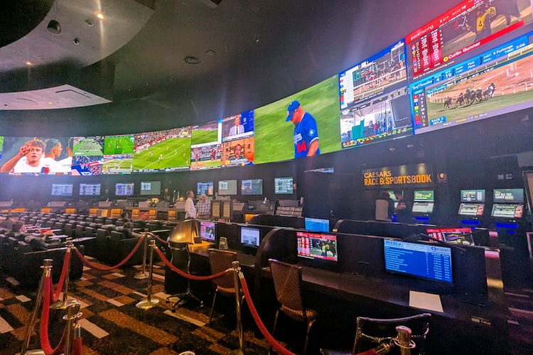 ラスベガスの高級カジノホテル「シーザーズ・パレス」のスポーツブック。（2025年2月27日）