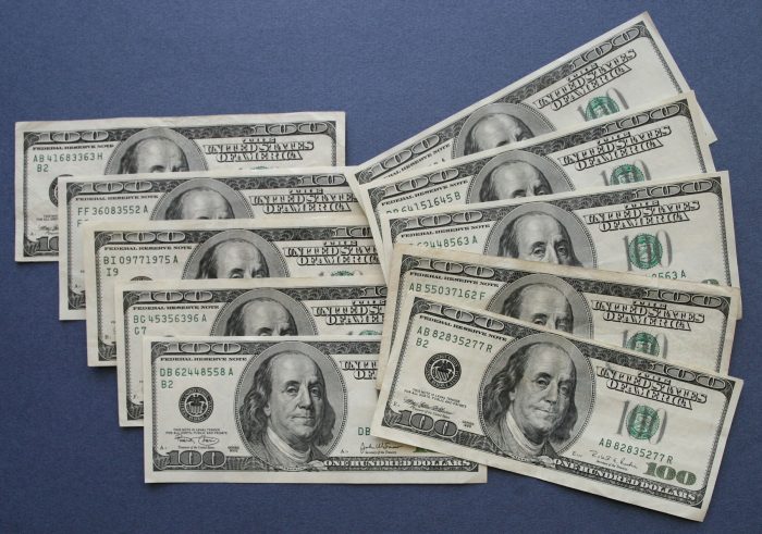 裁断のズレがひどい旧100ドル紙幣。まだ出回っているが、新紙幣に置き換わりつつある。